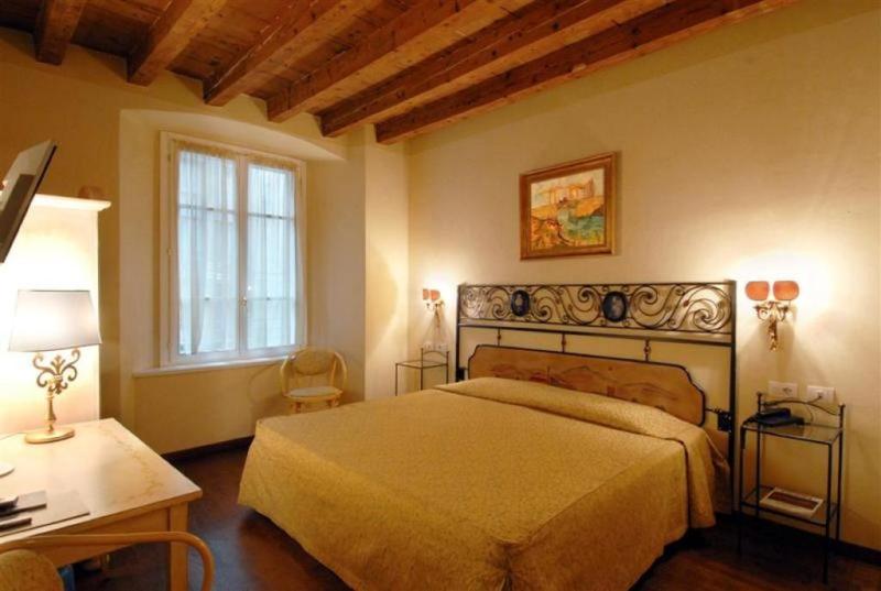 Hotel Piazza Vecchia Бергамо Экстерьер фото